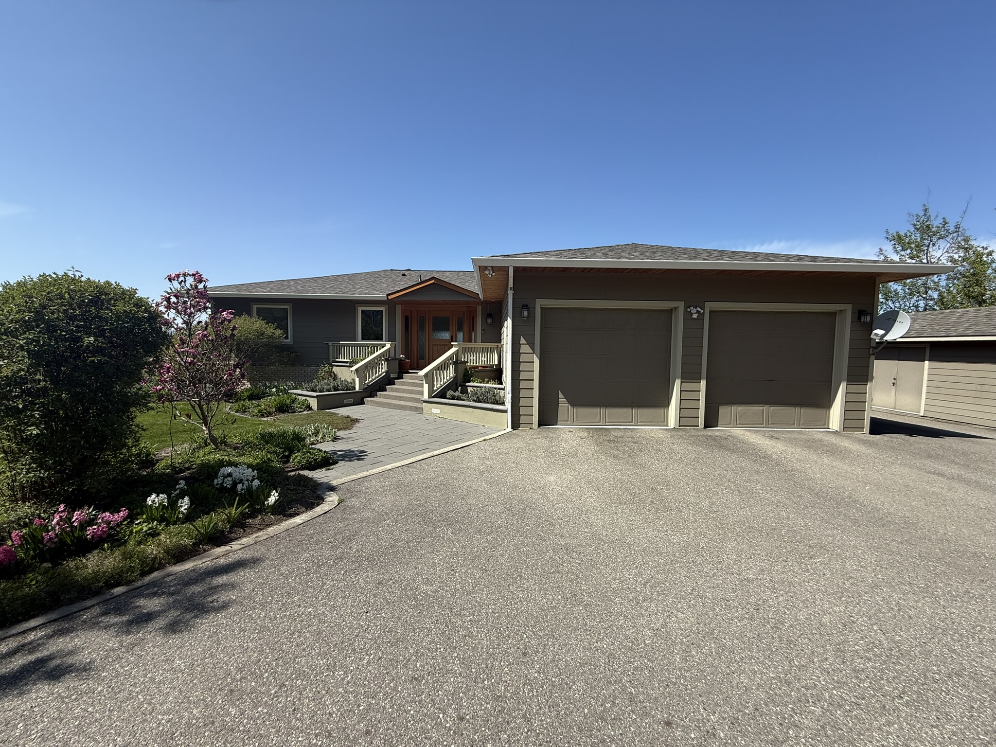 996 Galiano Road